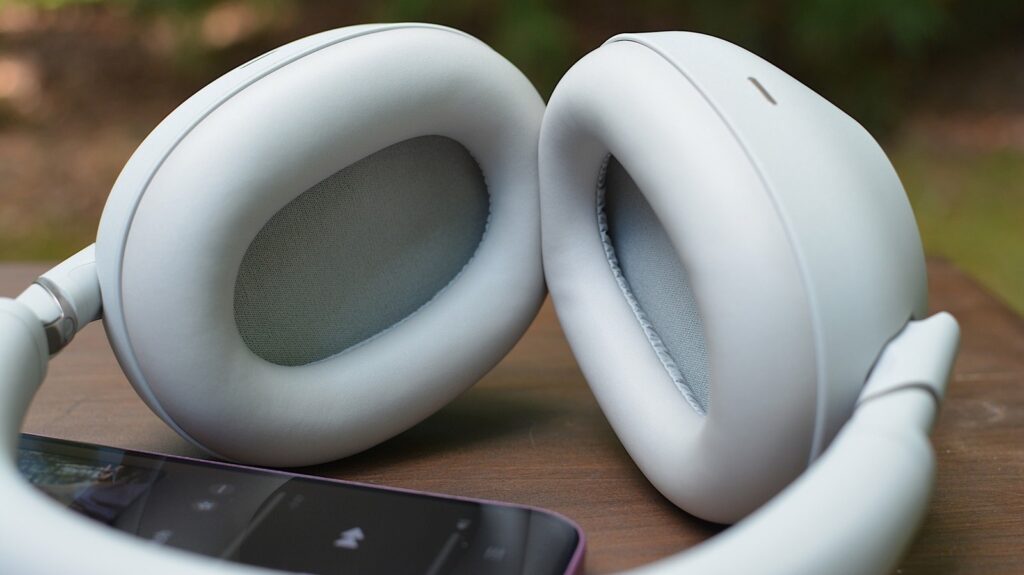 Want The Best Bass Out Of Your Headphones? Here’s What To Look For Want The Best Bass Out Of Your Headphones? Here's What To Look For