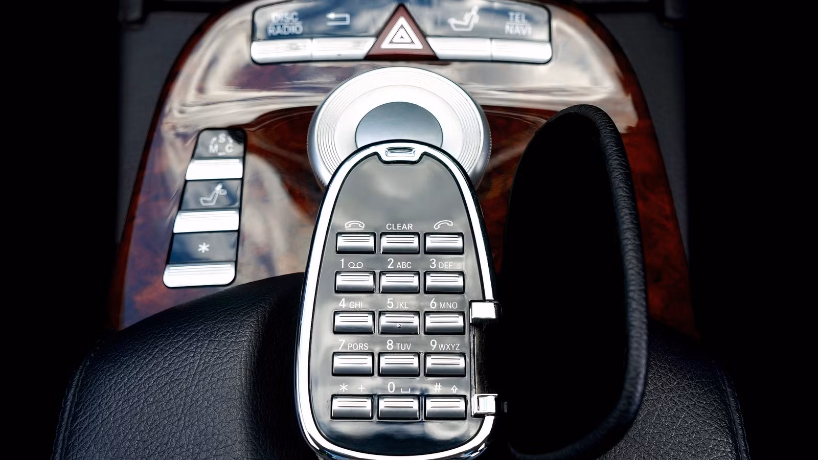 10 Outdated Car Tech Features That Make Today’s Laggy Touchscreens Look Genius 10 Outdated Car Tech Features That Make Today’s Laggy Touchscreens Look Genius