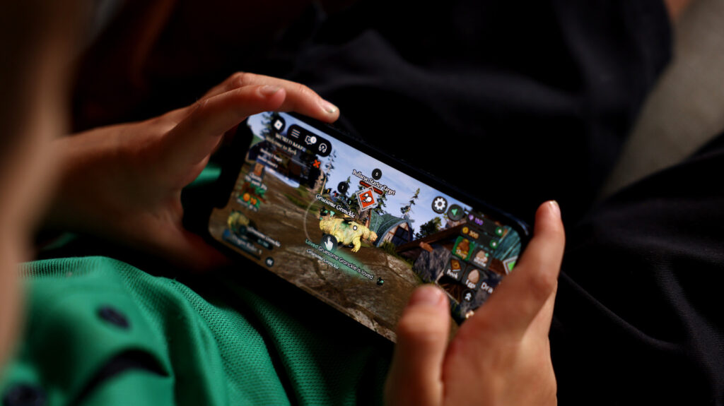 Apple’s Rumored Gaming Controller For iPhone Could Feature Beats Branding Apple's Rumored Gaming Controller For iPhone Could Feature Beats Branding