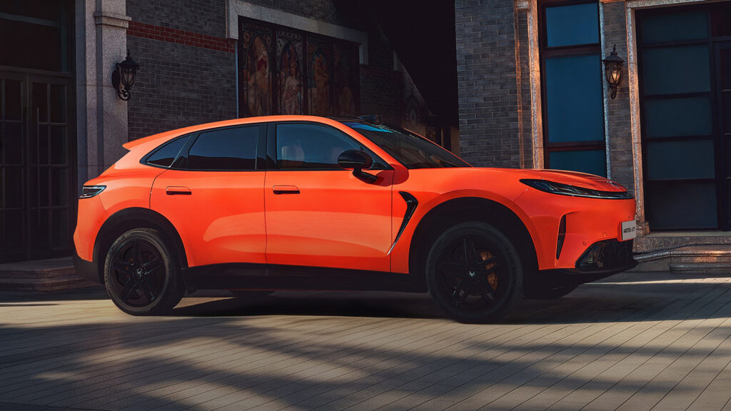 Arcfox Alpha T7 SUV set for September 16 launch Orange Arcfox Alpha T7 SUV with black wheels, shown from the side and front outside a brick building.