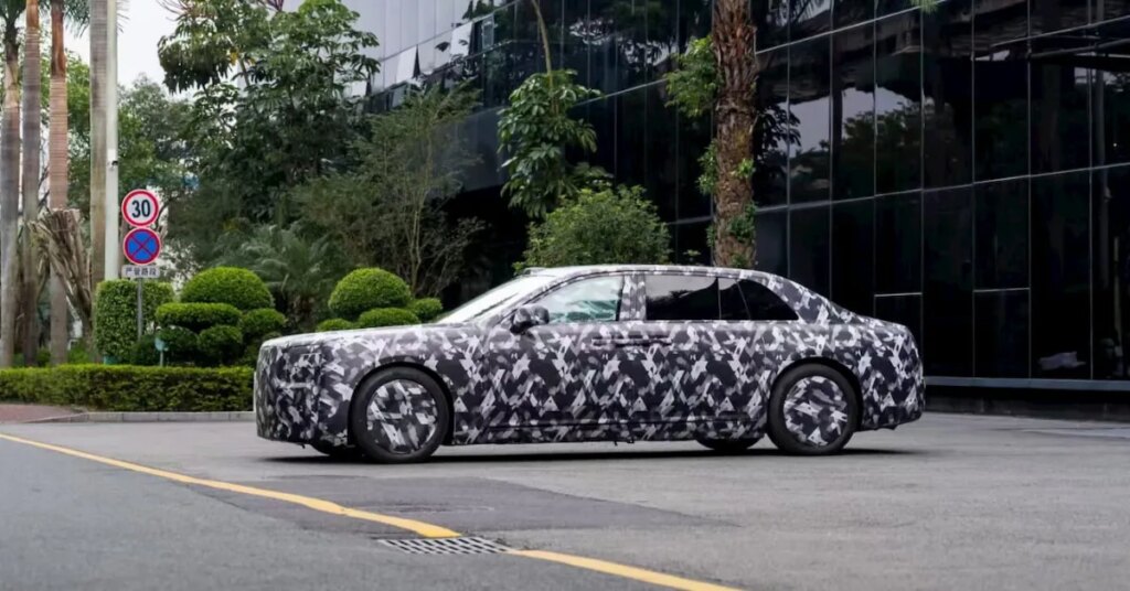 BYD’s new ultra-luxe EV may be its first with solid-state batteries BYD's new ultra-luxe EV may be its first with solid-state batteries