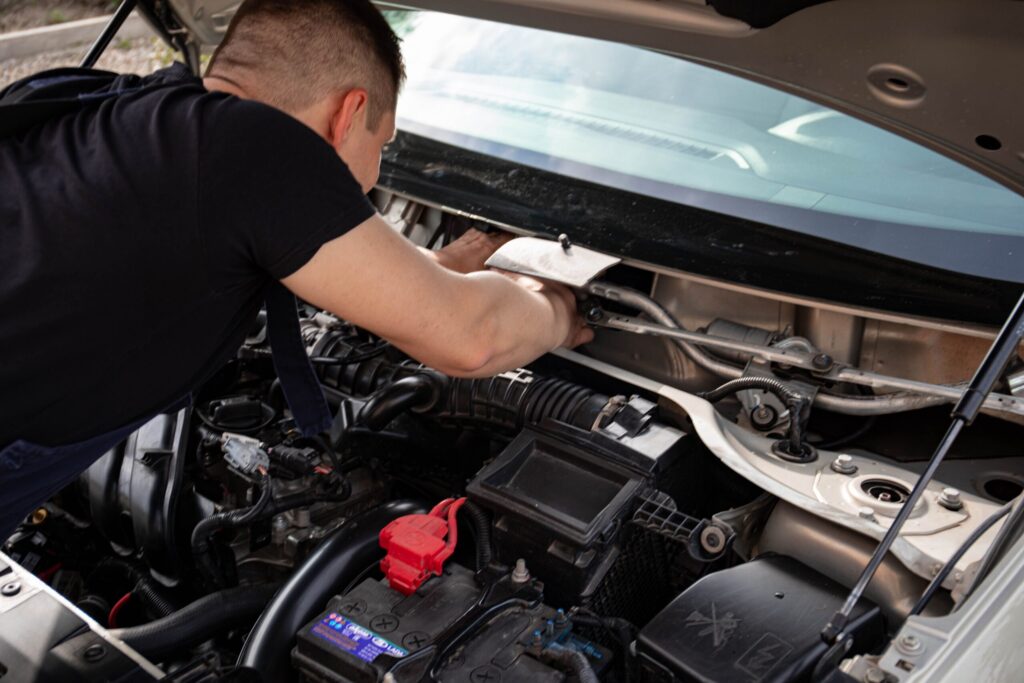 Canadian drivers pay more at dealerships, but put their trust into aftermarket shops Canadian drivers pay more at dealerships, but put their trust into aftermarket shops