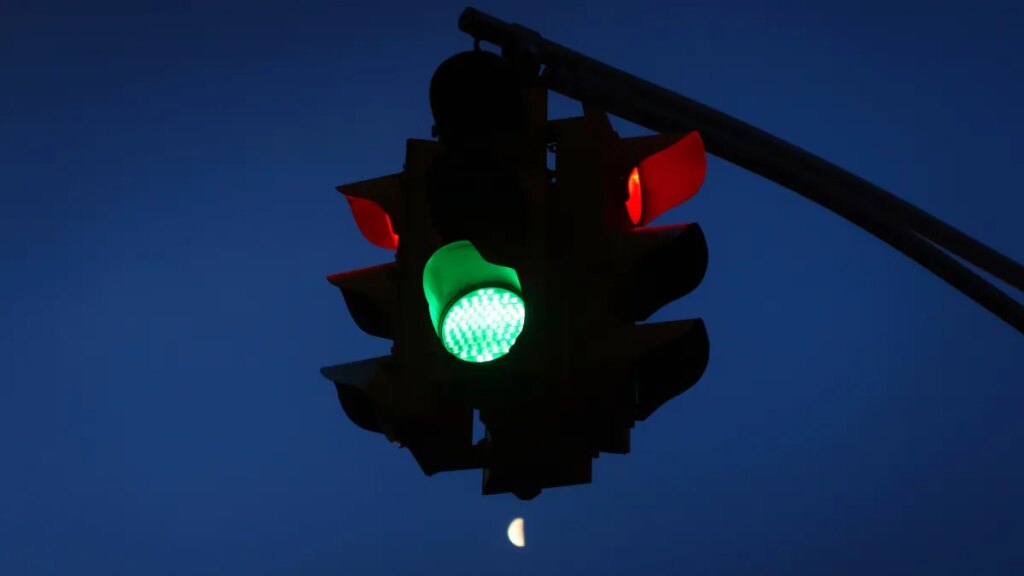 Cities Are Slowing Down Speeding Drivers With More Green Lights—and It's Working