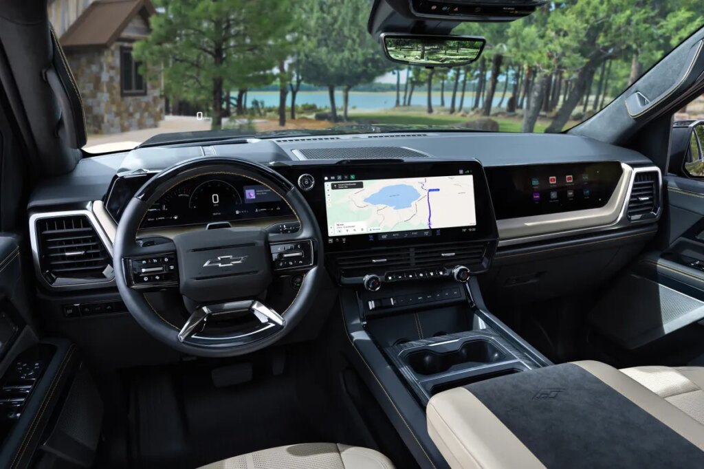 GM Finally Gave Up the Fight Against CarPlay and Android Auto GM Finally Gave Up the Fight Against CarPlay and Android Auto