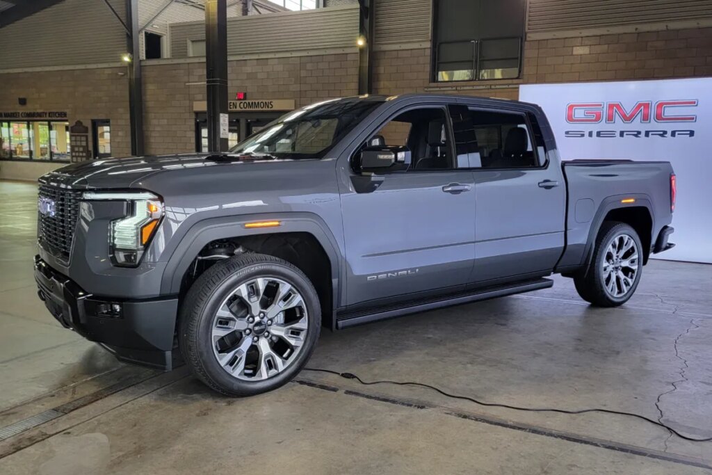 GM's Highest-Level Luxury Trucks Got Even Nicer