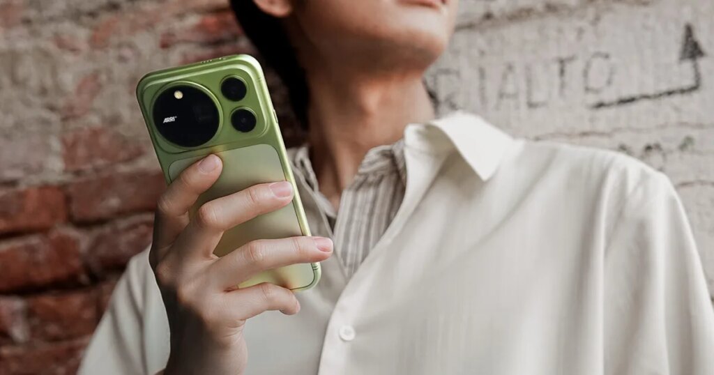Honor shows off Magic 9 Pro Max flagship with ARRI imaging in striking moss green