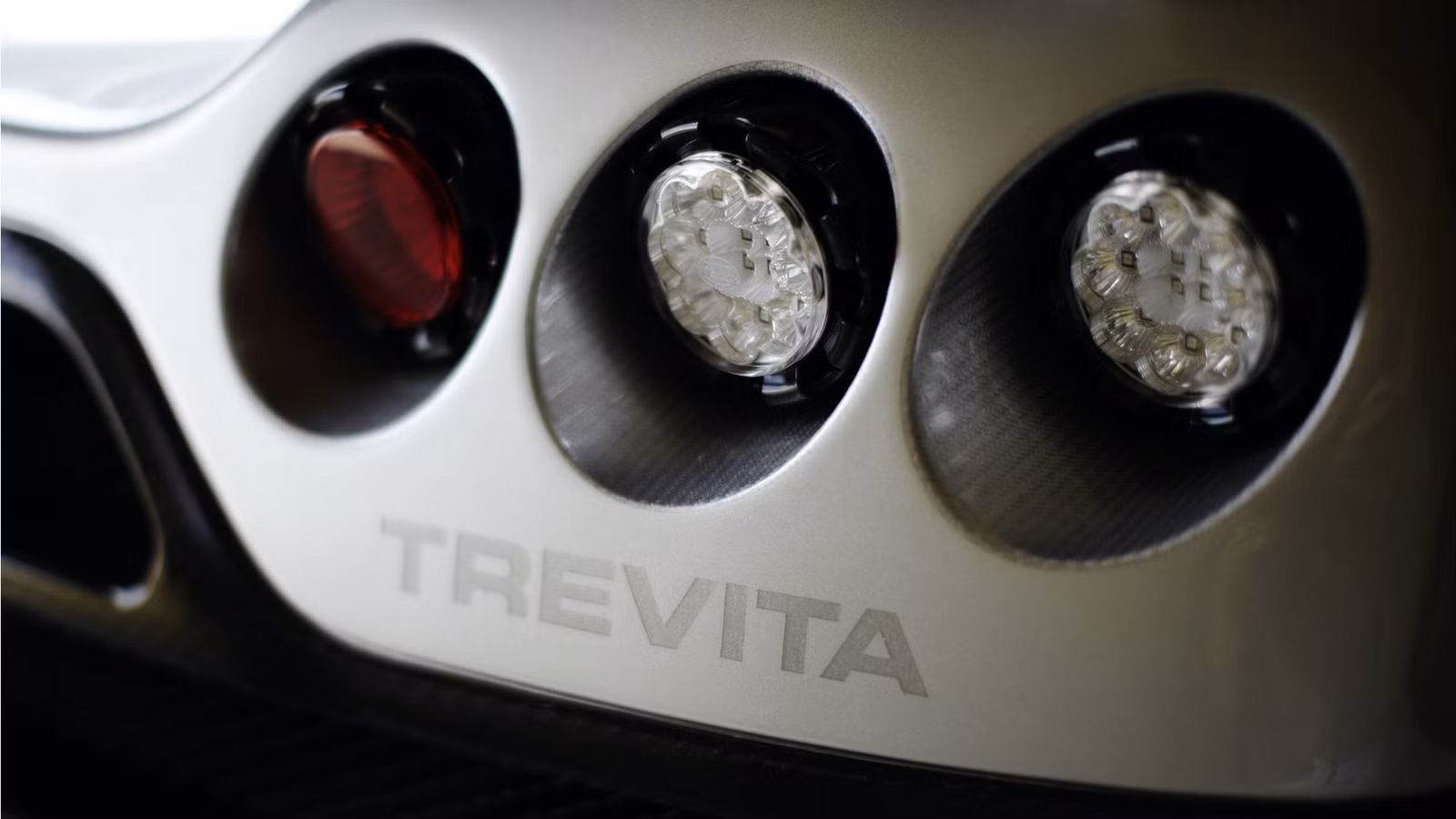 How Koenigsegg Infused Real Diamonds Into Carbon Fiber How Koenigsegg Infused Real Diamonds Into Carbon Fiber