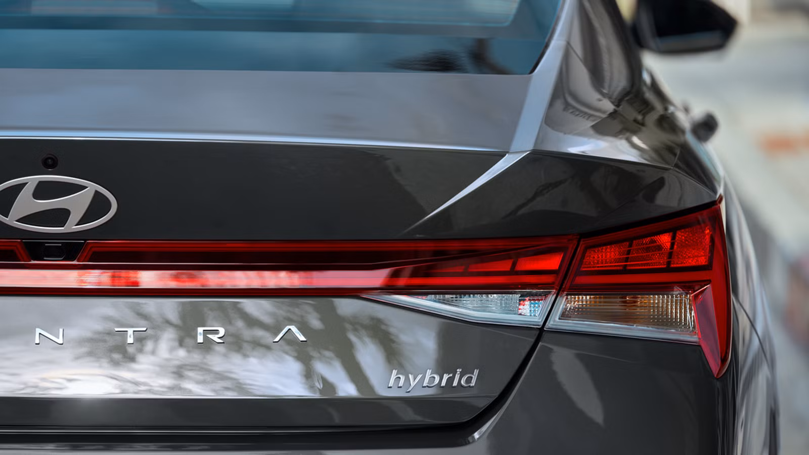 The 139-HP Hyundai Elantra Hybrid Squeezes Nearly 600 Miles From An 11-Gallon Tank The 139-HP Hyundai Elantra Hybrid Squeezes Nearly 600 Miles From An 11-Gallon Tank