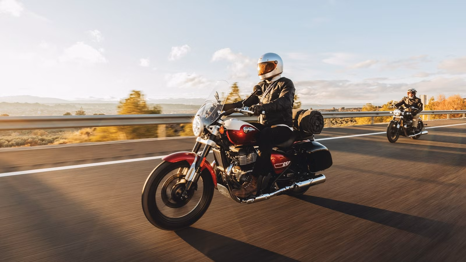 The Cruiser That Offers Big-Bike Presence Without Big-Bike Complexity The Cruiser That Offers Big-Bike Presence Without Big-Bike Complexity