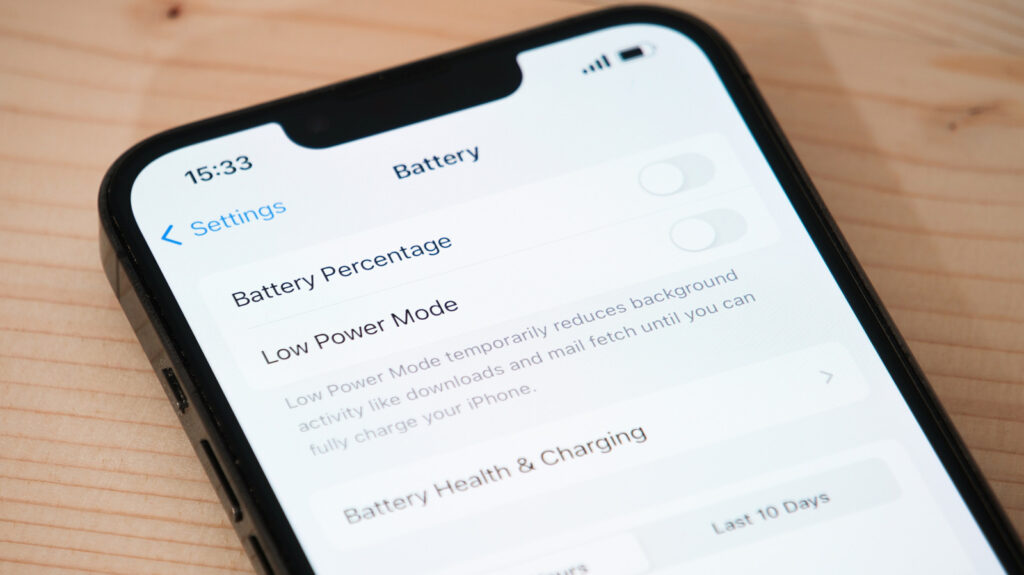 The Warning Signs That Your iPhone Battery Needs To Be Replaced