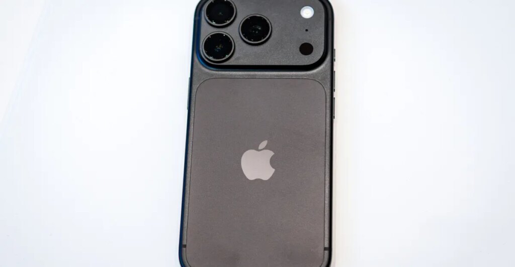 The black iPhone Pro returns