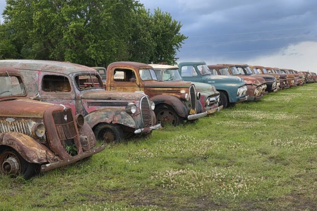 Vintage Truck Collection With More Than 300 Rigs Going to Auction Vintage Truck Collection With More Than 300 Rigs Going to Auction