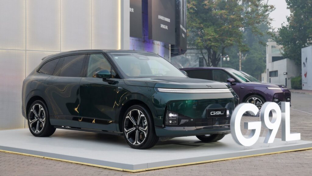 Xpeng launches G9L in China in family SUV push Green Xpeng G9L shown from the front three-quarter angle, with a purple G9L behind it and illuminated G9L lettering alongside.