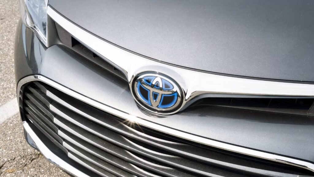 Another Million-Mile Hybrid Proves These Cars Can Go The Distance Another Million-Mile Hybrid Proves These Cars Can Go The Distance