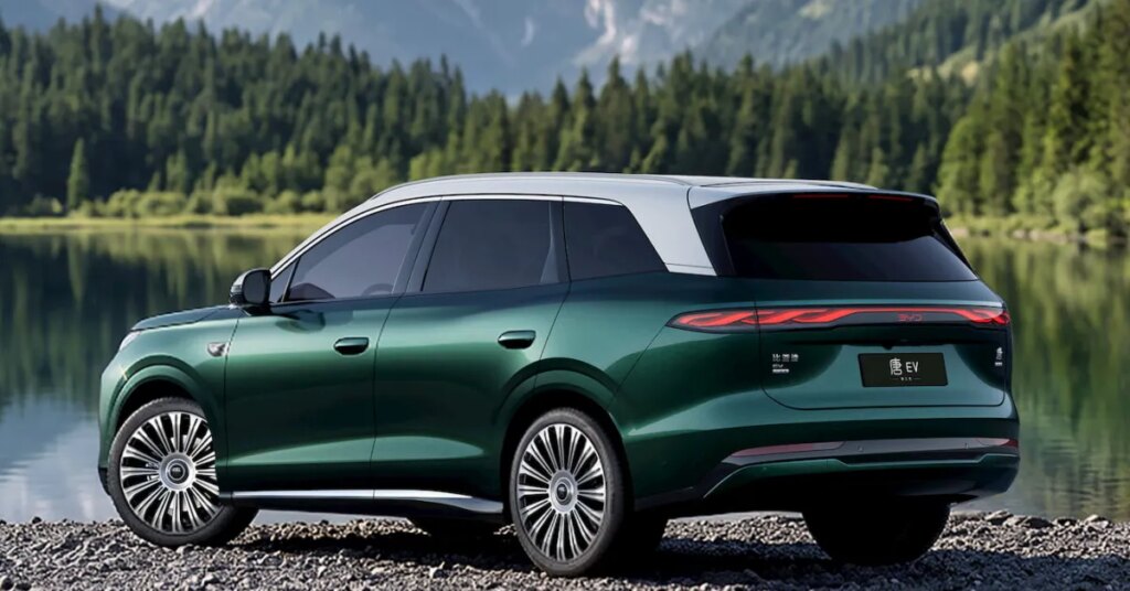 BYD reveals tech-savvy 5-seat SUV interior with two 30" screens