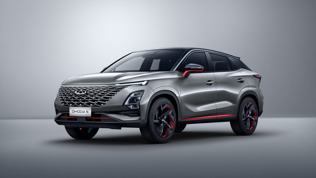 Chery recalls Omoda 5 in Malaysia after rear axle detachment incident A gray Omoda 5 SUV with a black roof and red accents, shown from a front three-quarter angle.