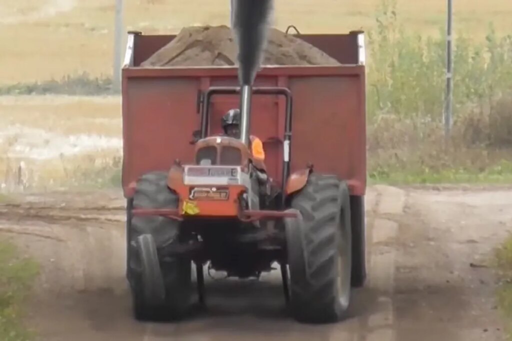 Finnish Farmers Make Tractor Pulls More Exciting by Adding a Big Hill Finnish Farmers Make Tractor Pulls More Exciting by Adding a Big Hill