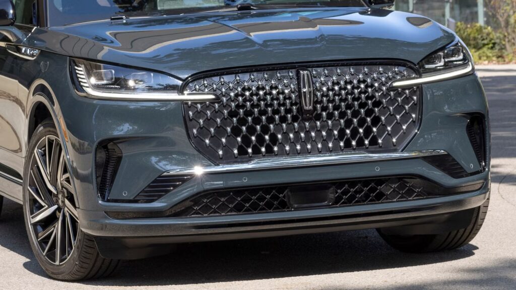Lincoln Has Dropped More Than Half Its Dealers In 7 Years, And It's Not Done Yet