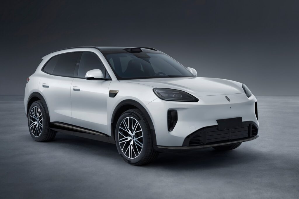 Front three-quarter view of a white Shangjie Z9 electric SUV with roof-mounted LiDAR and multi-spoke wheels.