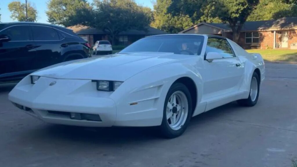 Somehow, This Chevy Camaro 'Carralo' Is Real and Not Something From GTA